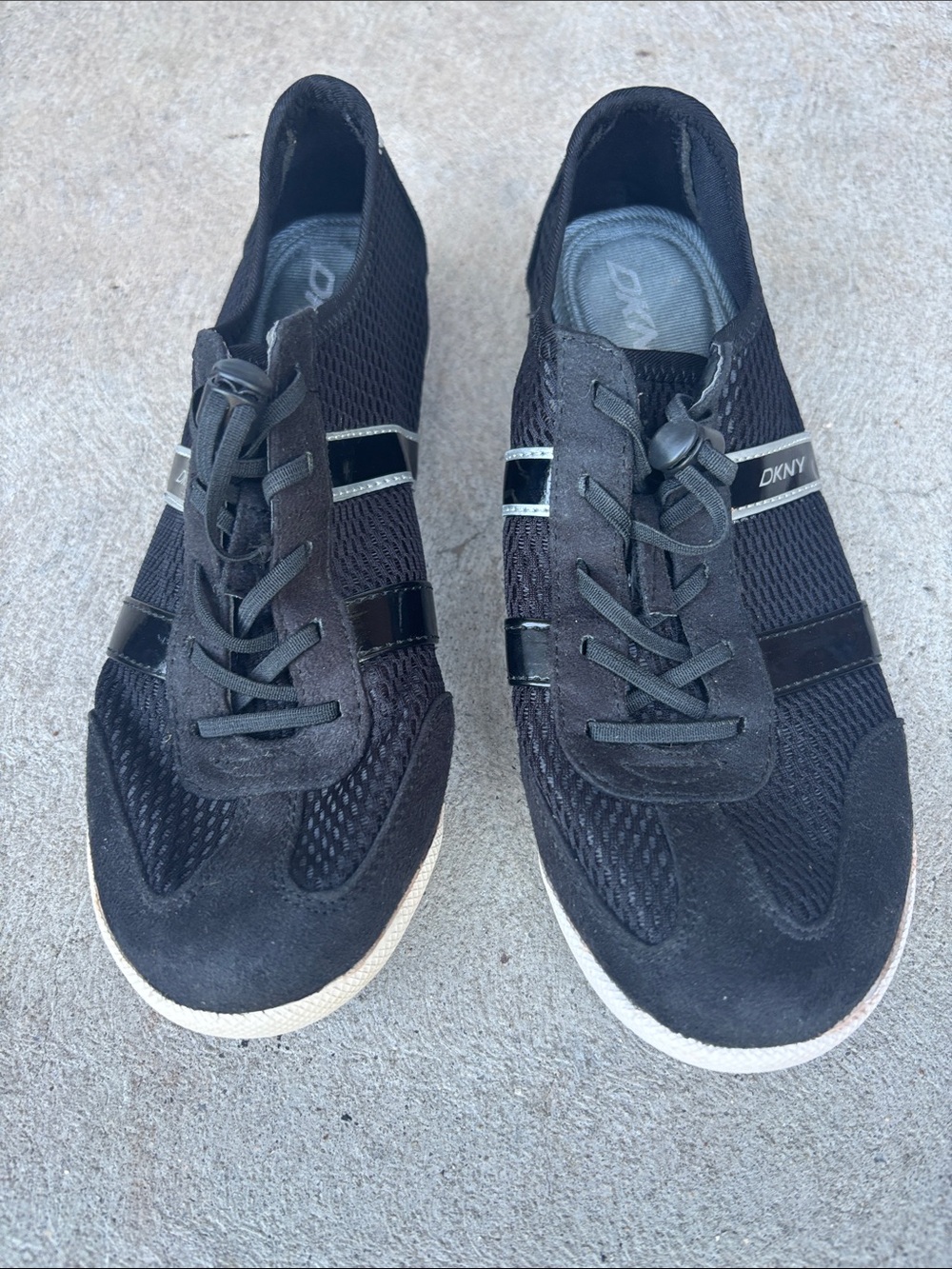 DKNY Size 6 Women’s Sneakers